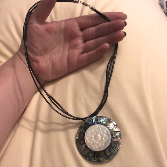 Abalone and mother of pearl statement necklace - Picture 2 of 2